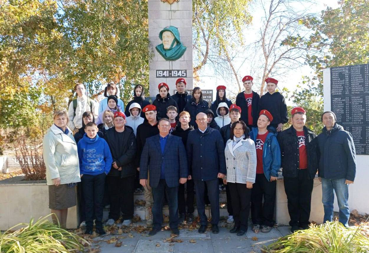 В День воссоединения с Россией исторических регионов Николай Панков почтил память павших в боях саратовских сельчан